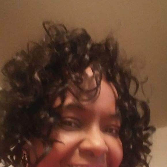 Meet your Posher, Marcella - Picture 1 of 1